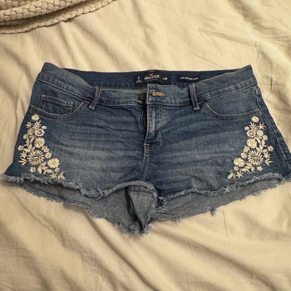 Vintage Y2K Hollister low rise denim short shorts with embroidery